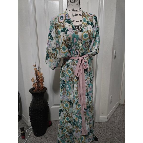 Unique Vintage Floral Kimono Style Wrap Dress Size M NWT - Picture 1 of 6